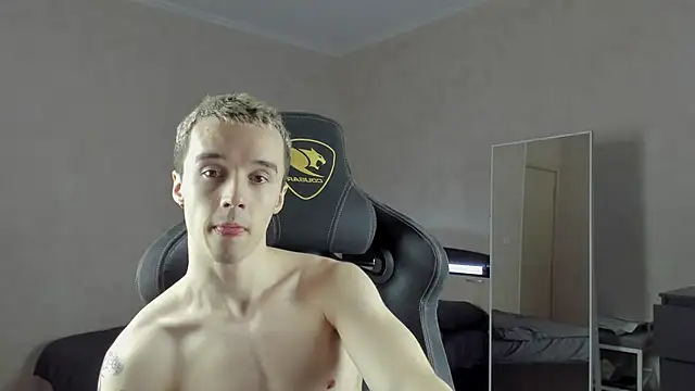 Snapshot of MasonWarholl chatting on December 2024 09:30:02 AM MasonWarholl online show from December 2024 09:30:02 AM