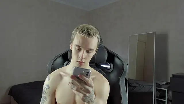 Snapshot of MasonWarholl chatting on December 2024 12:34:01 PM MasonWarholl online show from December 2024 12:34:01 PM