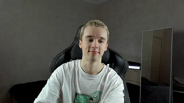 Snapshot of MasonWarholl chatting on December 2024 06:49:01 PM MasonWarholl online show from December 2024 06:49:01 PM