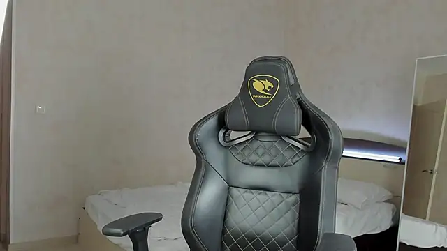 Snapshot of MasonWarholl chatting on December 2024 09:33:01 PM MasonWarholl online show from December 2024 09:33:01 PM