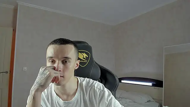 Snapshot of MasonWarholl chatting on December 2024 06:20:02 PM MasonWarholl online show from December 2024 06:20:02 PM