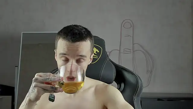 Snapshot of MasonWarholl chatting on January 2025 01:20:02 AM MasonWarholl online show from January 2025 01:20:02 AM