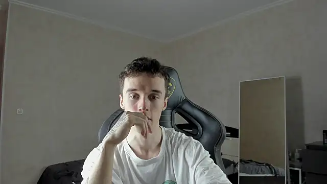 Snapshot of MasonWarholl chatting on March 2025 09:16:01 PM MasonWarholl online show from March 2025 09:16:01 PM