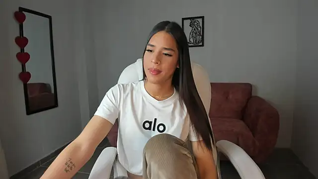 Snapshot of Alice23jones chatting on March 2025 03:49:02 PM Alice23jones online show from March 2025 03:49:02 PM