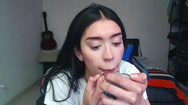 Julieta De Los Angeles online show from October 2025 04:41:01 PM