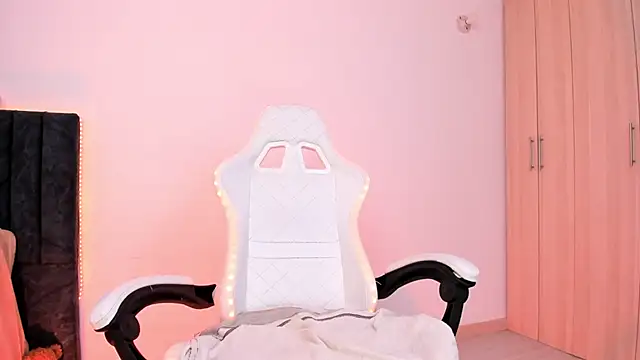 Snapshot of liaqueen610 chatting on March 2025 04:26:01 AM liaqueen610 online show from March 2025 04:26:01 AM