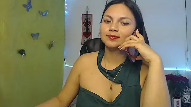 Snapshot of Zafiroweb09 chatting on February 2025 09:35:02 PM Zafiroweb09 online show from February 2025 09:35:02 PM