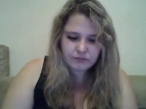 Snapshot of ParisMimi chatting on November 2025 10:25:01 AM ParisMimi online show from November 2025 10:25:01 AM