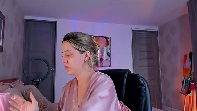 martinaaricci online show from December 2024 03:21:01 PM