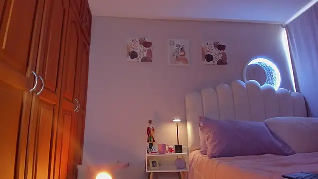 martinaaricci online show from December 2025 01:40:02 PM