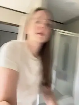 Sweetdee222x online show from November 2025 03:48:02 PM