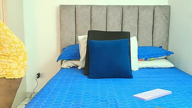 karina lewis  online show from September 2025 04:01:01 AM