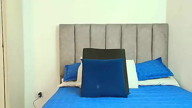 karina lewis  online show from September 2025 04:12:02 AM