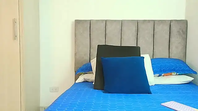 karina lewis  online show from September 2025 04:03:02 AM