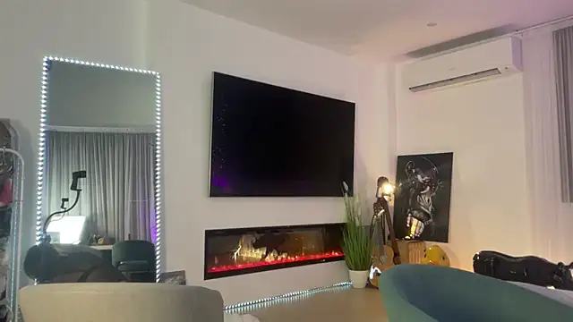 Mika Miller online show from November 2025 12:21:01 AM