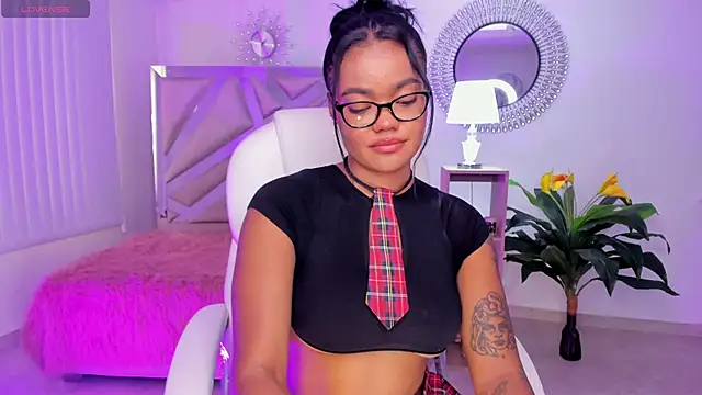 Snapshot of madisson_davon chatting on December 2024 04:59:02 PM madisson davon online show from December 2024 04:59:02 PM