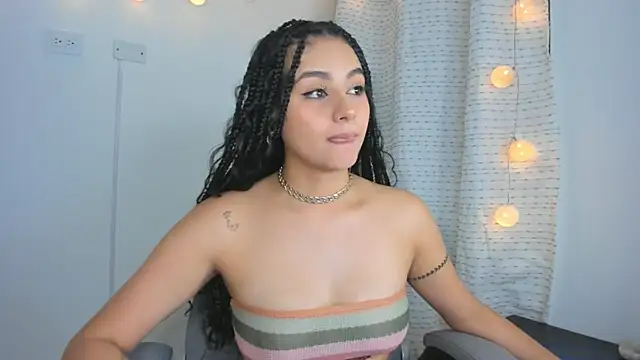 Snapshot of julia_strauns chatting on January 2025 08:32:02 AM julia strauns online show from January 2025 08:32:02 AM