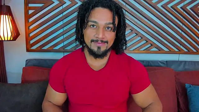 Snapshot of MikeEstevess chatting on May 2026 06:00:01 AM MikeEstevess online show from May 2026 06:00:01 AM