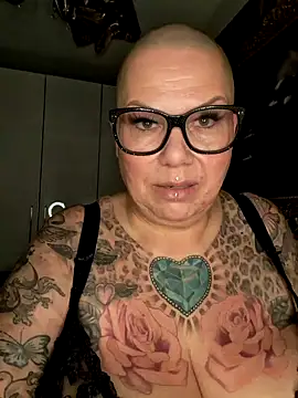 gepiercte nippel online show from December 2024 02:28:01 PM