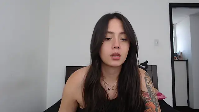 Snapshot of rebecca_collin chatting on May 2026 04:36:01 PM rebecca collin online show from May 2026 04:36:01 PM