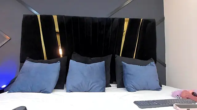 Snapshot of emily_mooon chatting on October 2025 02:44:01 AM emily mooon online show from October 2025 02:44:01 AM