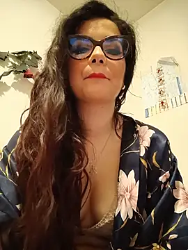 Snapshot of Saturnia_Yvonne chatting on March 2025 06:23:02 PM Saturnia Yvonne online show from March 2025 06:23:02 PM