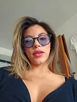 Karen San Miguel online show from November 2025 07:46:02 PM