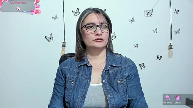 Amie Adams82  online show from October 2025 05:14:02 PM