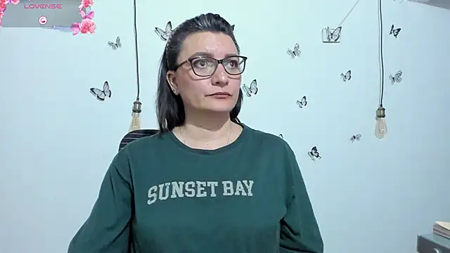 Amie Adams82  online show from December 2025 06:26:01 PM