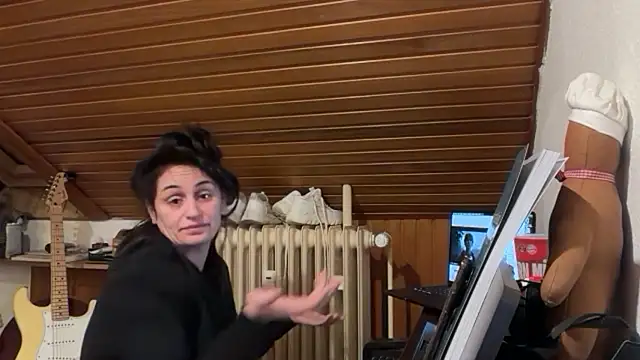 JeSuisUnTapin online show from December 2025 06:05:02 PM