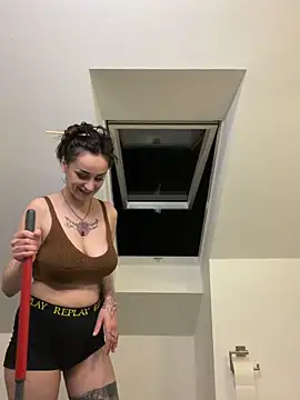 JeSuisUnTapin online show from April 2026 07:58:02 PM