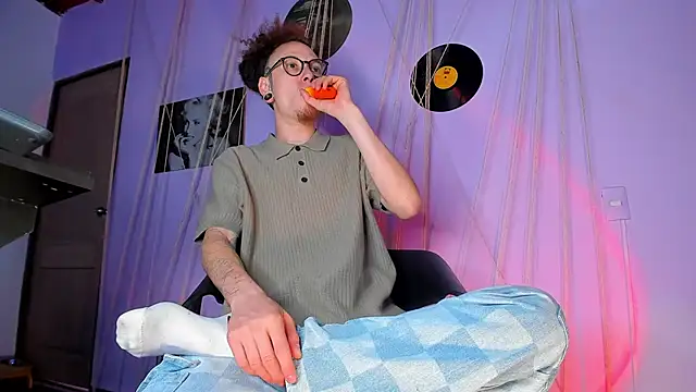 MrShaggy online show from February 2025 09:15:01 PM