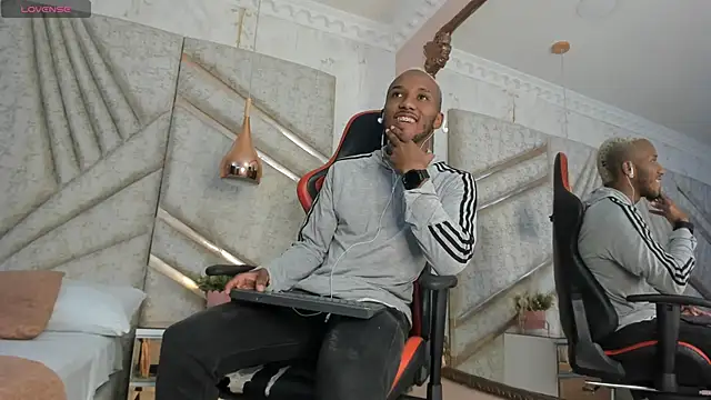 Snapshot of JamesParck chatting on February 2025 12:17:02 PM JamesParck online show from February 2025 12:17:02 PM