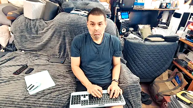 Snapshot of ClampMaster chatting on October 2025 11:49:01 PM ClampMaster online show from October 2025 11:49:01 PM