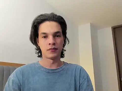 uglycoyote18 online show from April 2026 10:35:02 AM