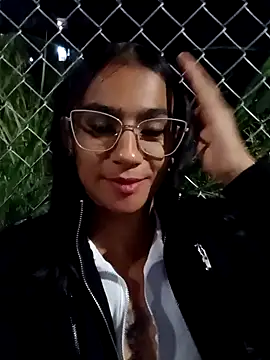 Snapshot of Leslly_ chatting on May 2026 01:03:01 AM Leslly online show from May 2026 01:03:01 AM