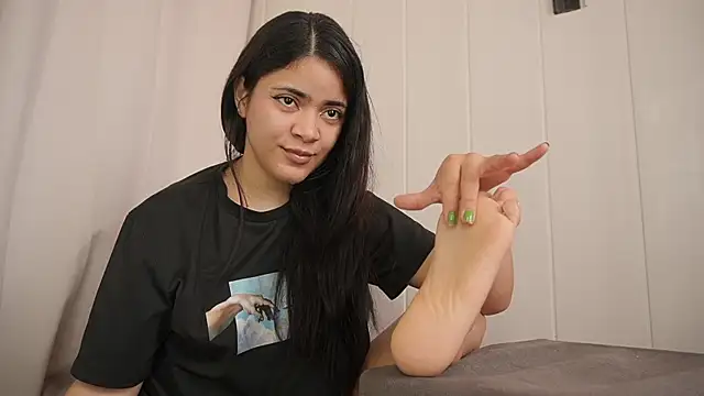 Feetgirl01 online show from January 2025 01:01:01 PM