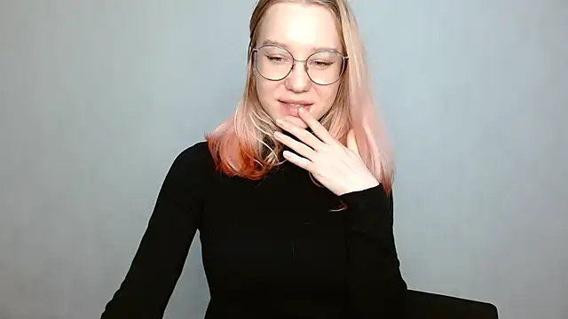 Snapshot of cindi_hot chatting on December 2024 02:05:02 PM cindi hot online show from December 2024 02:05:02 PM