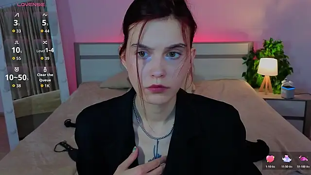 Snapshot of SusieMorris chatting on November 2025 09:41:01 AM SusieMorris online show from November 2025 09:41:01 AM