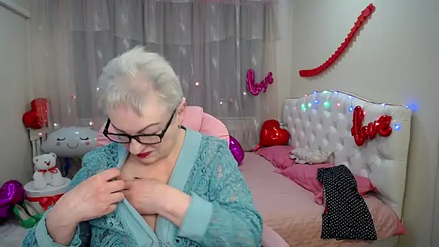 KayleSmoll online show from February 2025 07:59:01 PM