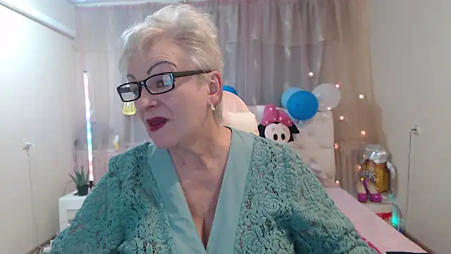 KayleSmoll online show from October 2025 06:26:01 PM