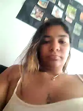 Sofythom1 online show from November 2025 01:00:01 PM