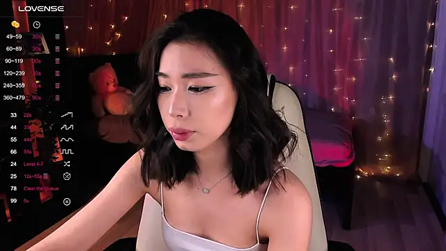 Snapshot of sensualily chatting on December 2024 05:01:02 PM sensualily online show from December 2024 05:01:02 PM