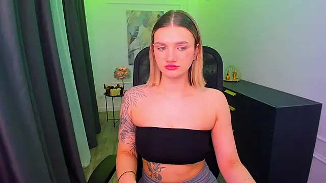 SelenaeMoore online show from March 2026 07:41:01 PM