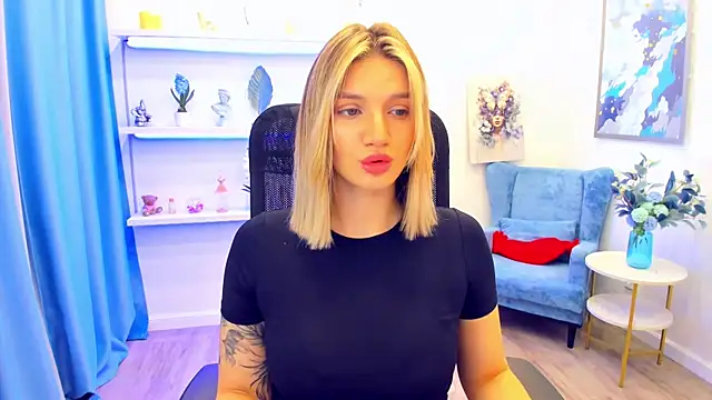 Snapshot of SelenaeMoore chatting on May 2026 06:50:02 PM SelenaeMoore online show from May 2026 06:50:02 PM