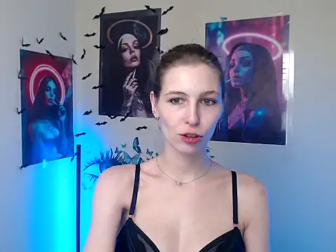 StrangerGi online show from November 2025 01:00:01 PM