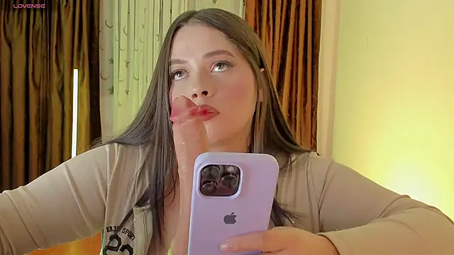 dennisbonnet  online show from April 2026 04:15:01 AM