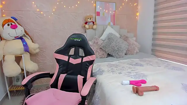 emilyharrix online show from December 2024 09:37:01 PM