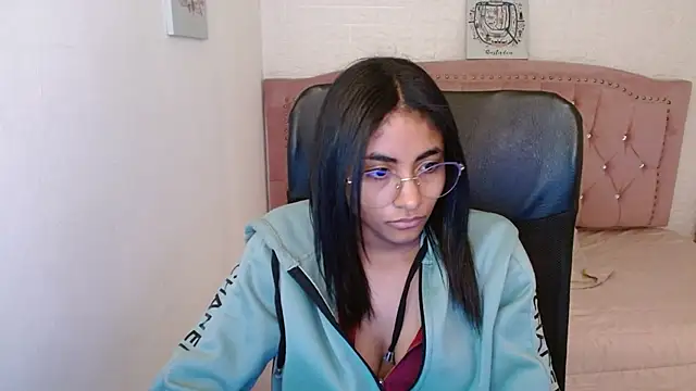 Snapshot of shaneelle chatting on March 2025 09:34:02 AM shaneelle online show from March 2025 09:34:02 AM