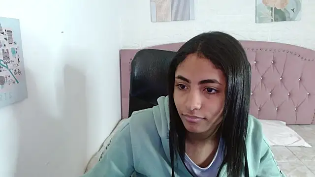 Snapshot of shaneelle chatting on October 2025 03:04:01 AM shaneelle online show from October 2025 03:04:01 AM